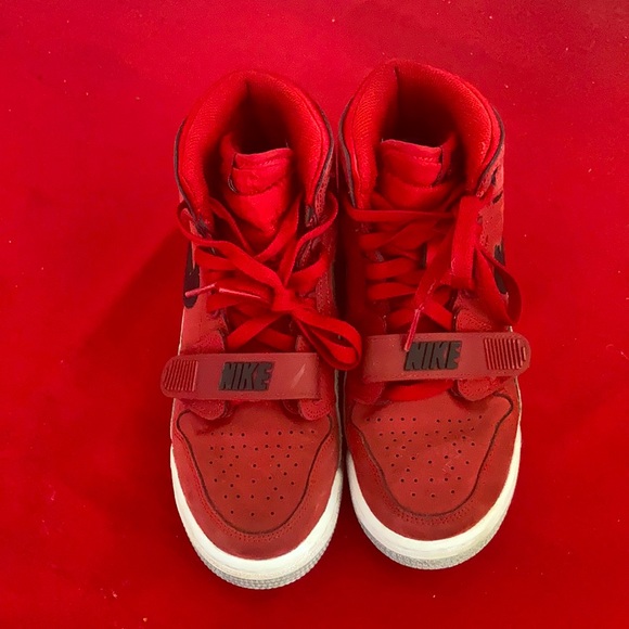 Nike Air Jordan’s in size youth 6 - Picture 3 of 4